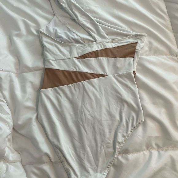 Boutique White One Shoulder Mesh Cut Out Swimsuit - Picture 4 of 9